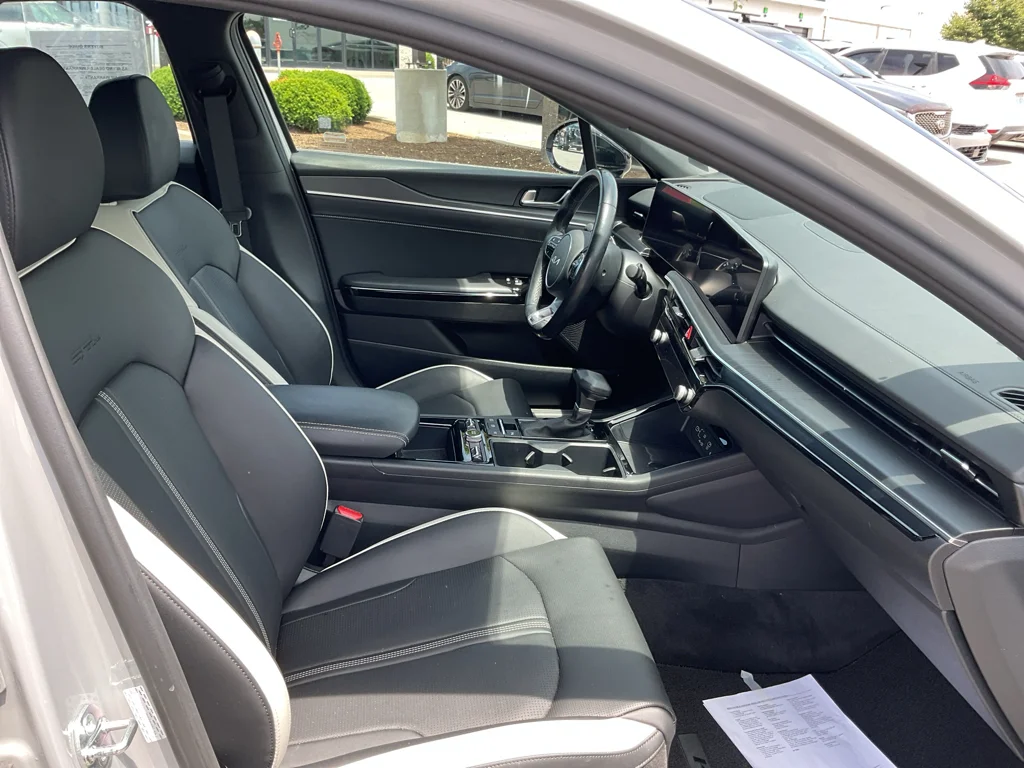 Used 2025 Wolf Gray Kia GT-Line image 11