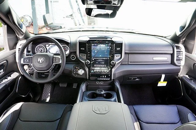 New 2026 Diamond Black Crystal Pearl-Coat Exterior Paint RAM Laramie image 25