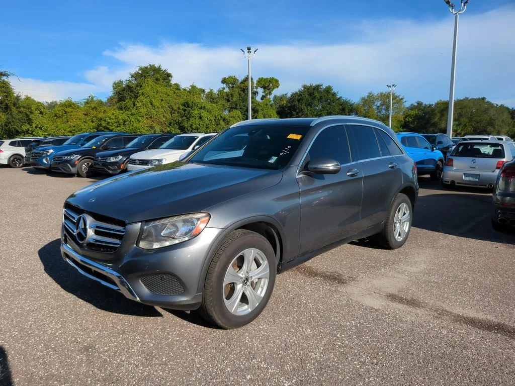 Used 2017  Mercedes-Benz GLC 300 image 2