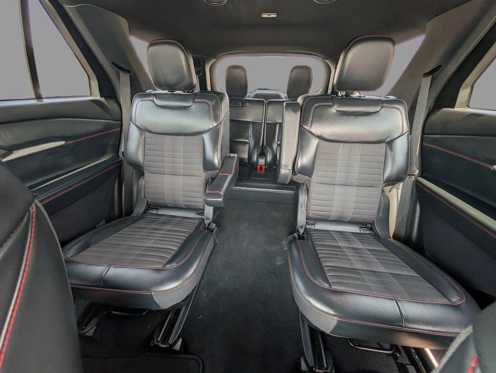Used 2025 Carbonized Gray Ford ST-Line image 13