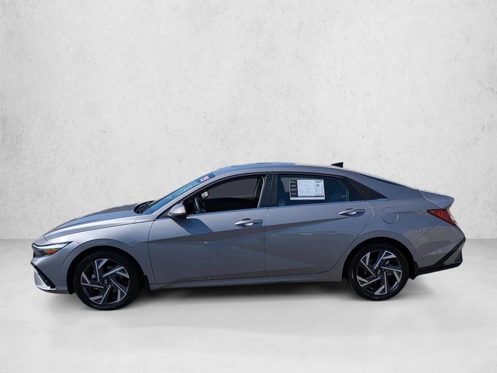 Used 2025 Fluid Metal Hyundai Limited image 9