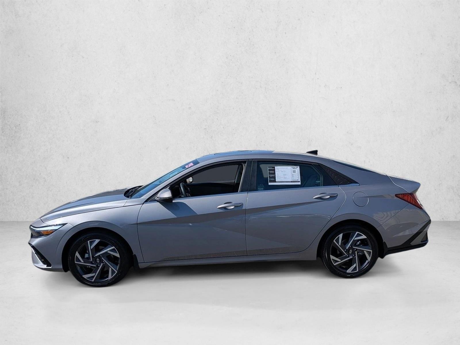 Used 2025 Fluid Metal Hyundai Limited image 9