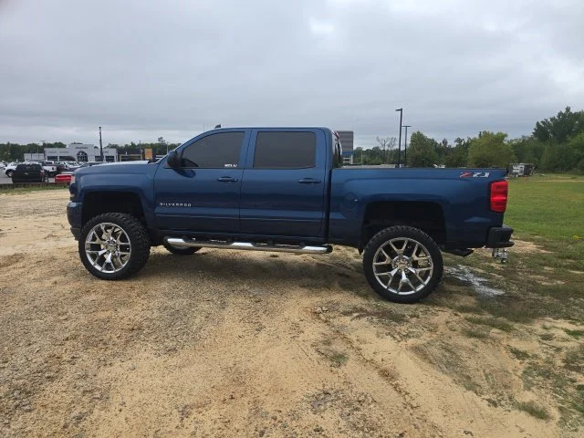 Used 2018 Blue Chevrolet LT image 4