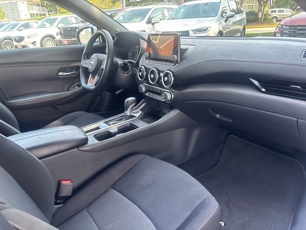 Used 2025 White Nissan SV image 31