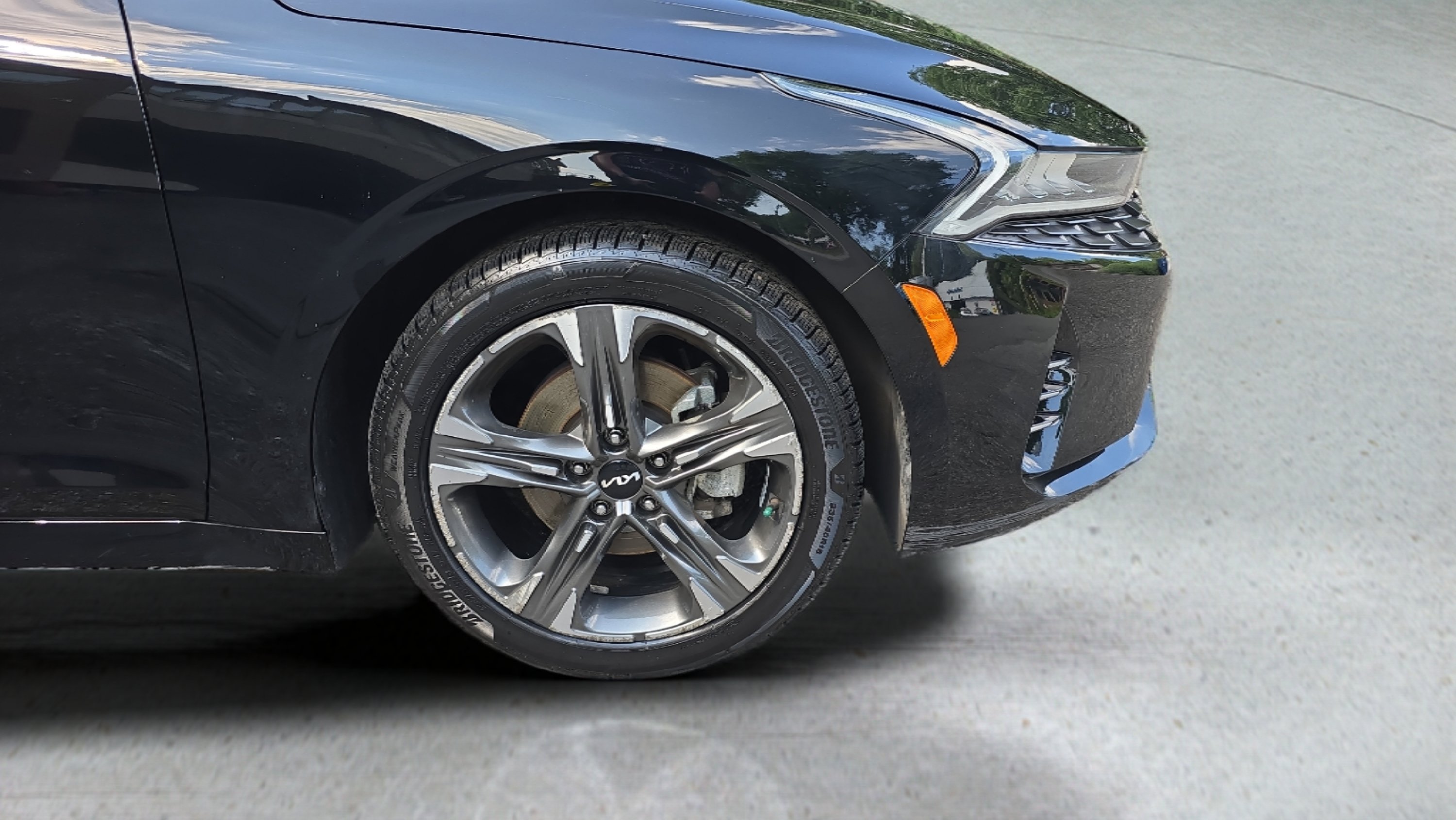 Used 2022 Black Kia LXS AWD image 31