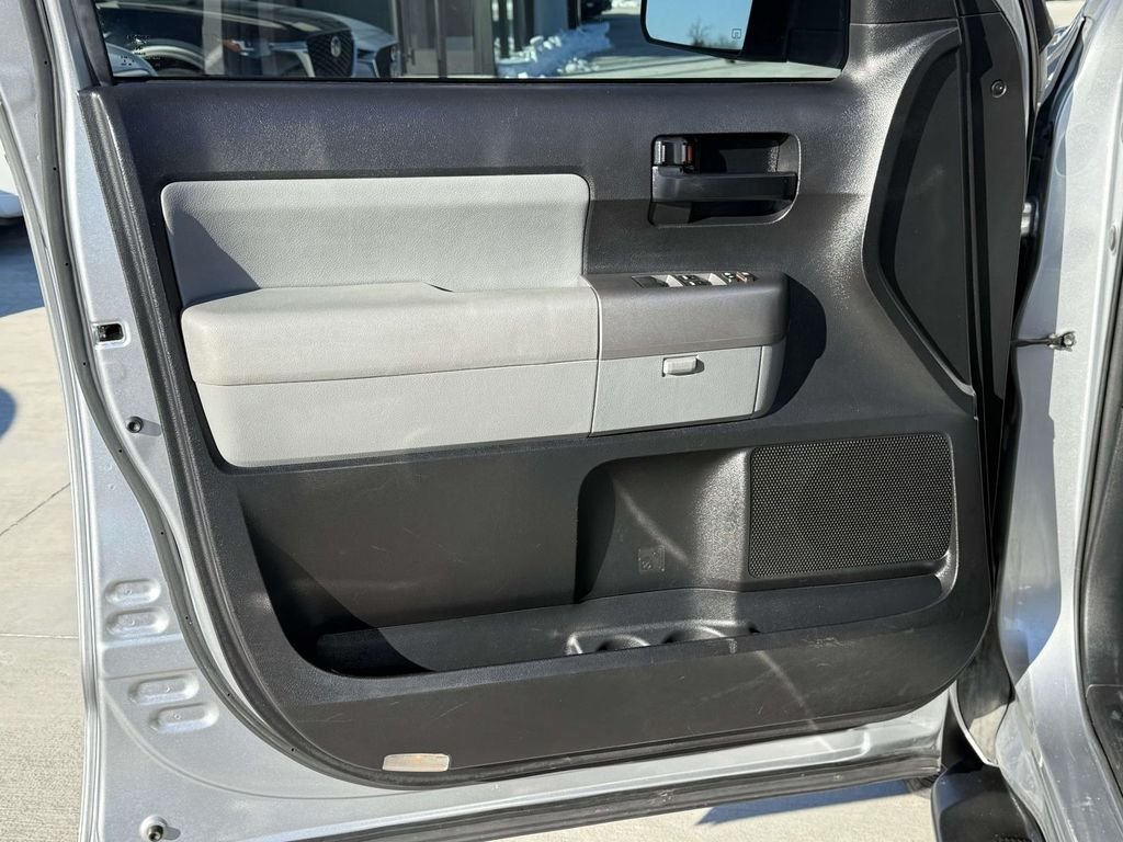 2014 Toyota Sequoia SR5 - Photo 31