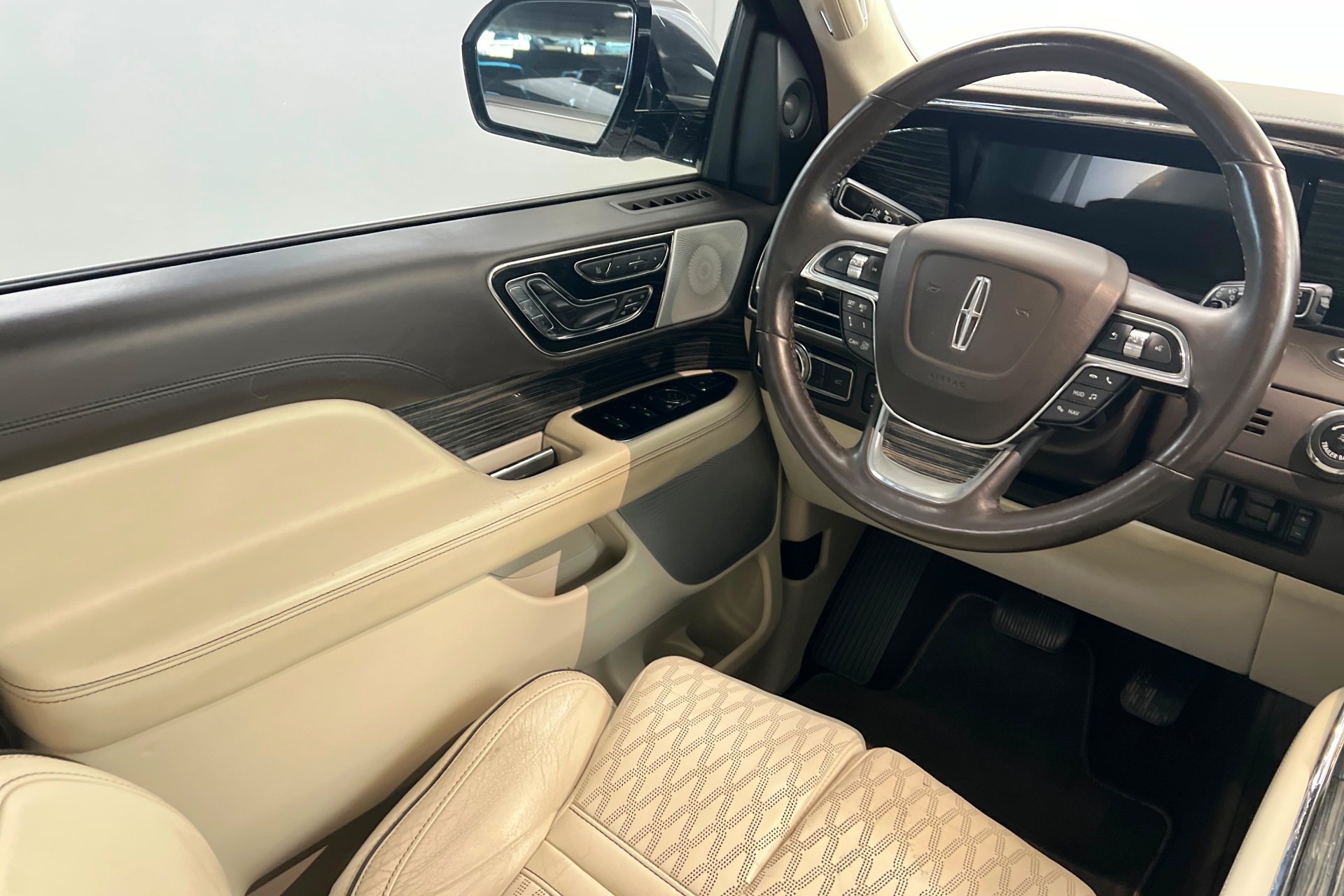 Used 2019 White Lincoln Black Label image 12