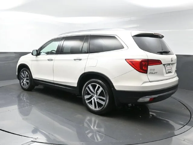 Used 2017 White Honda Touring image 5