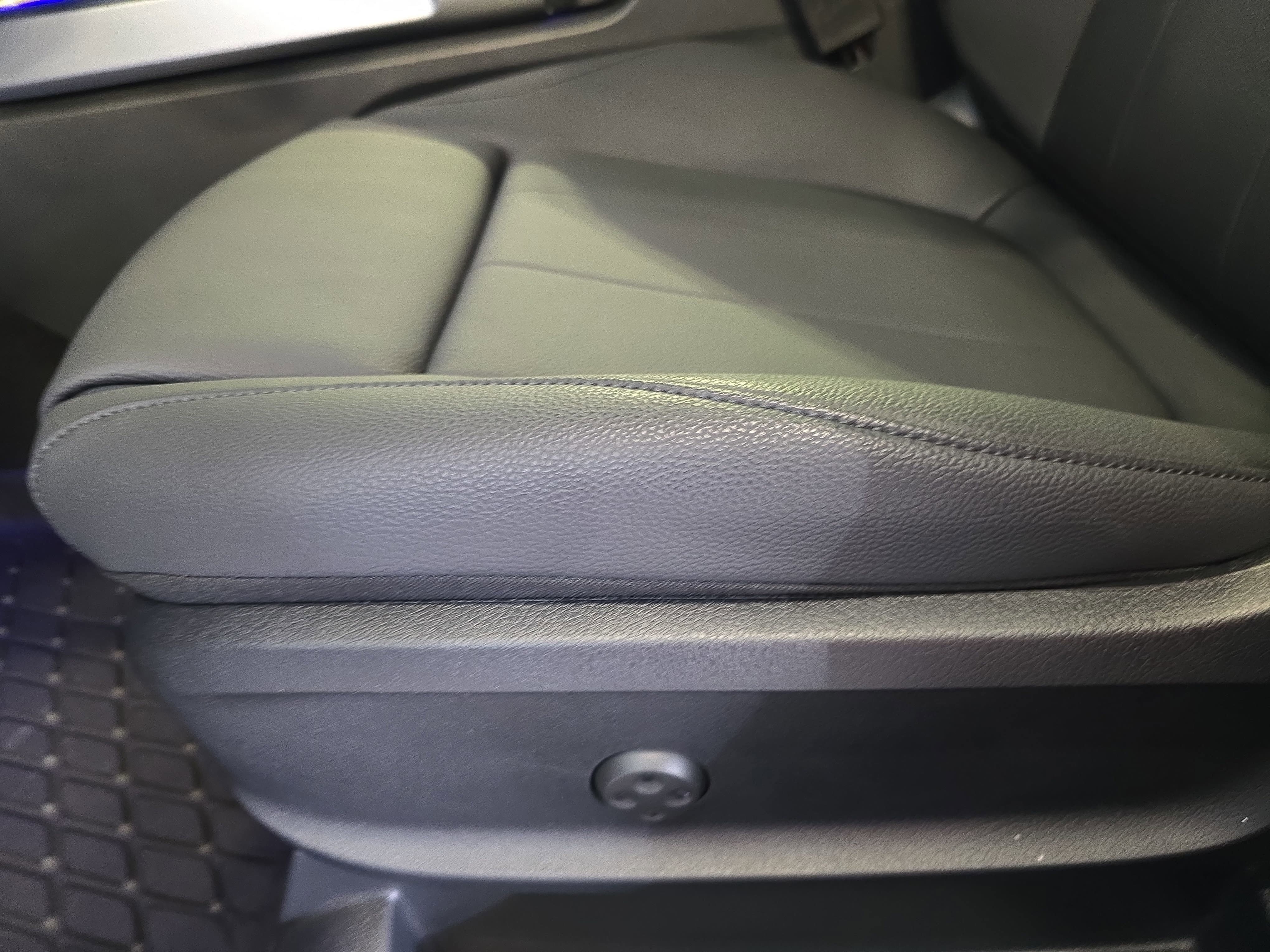 New 2026 Mountain Grey Metallic Mercedes-Benz GLB250 image 29