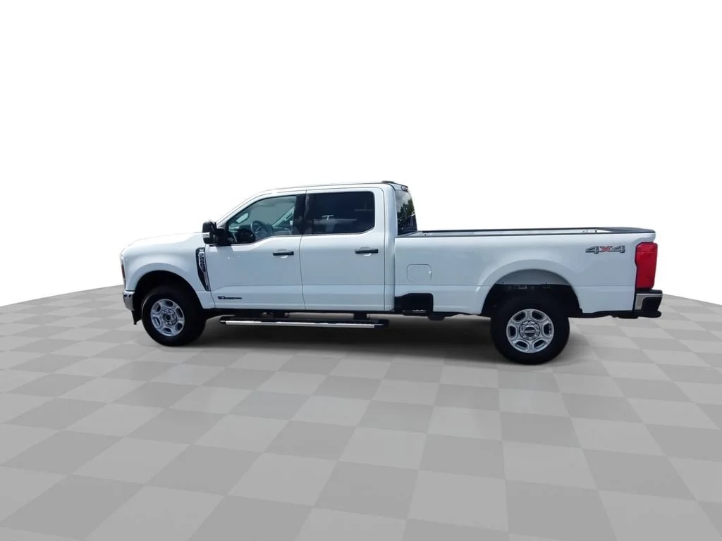Used 2025 White Ford XL image 6