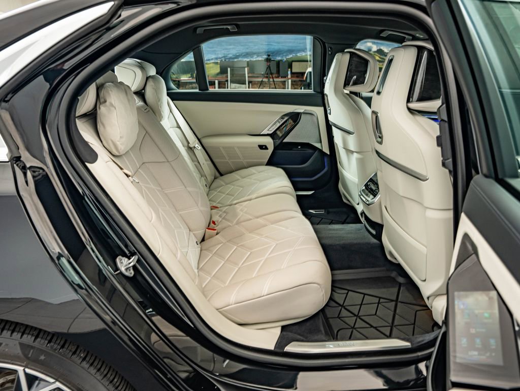 Used 2024 Black Sapphire Metallic BMW eDrive50 image 36