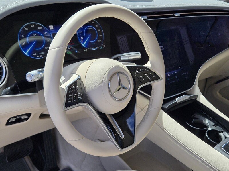 Used 2025 Selenite Gray Metallic MERCEDES-BENZ EQS 580 4MATIC® SUV image 17