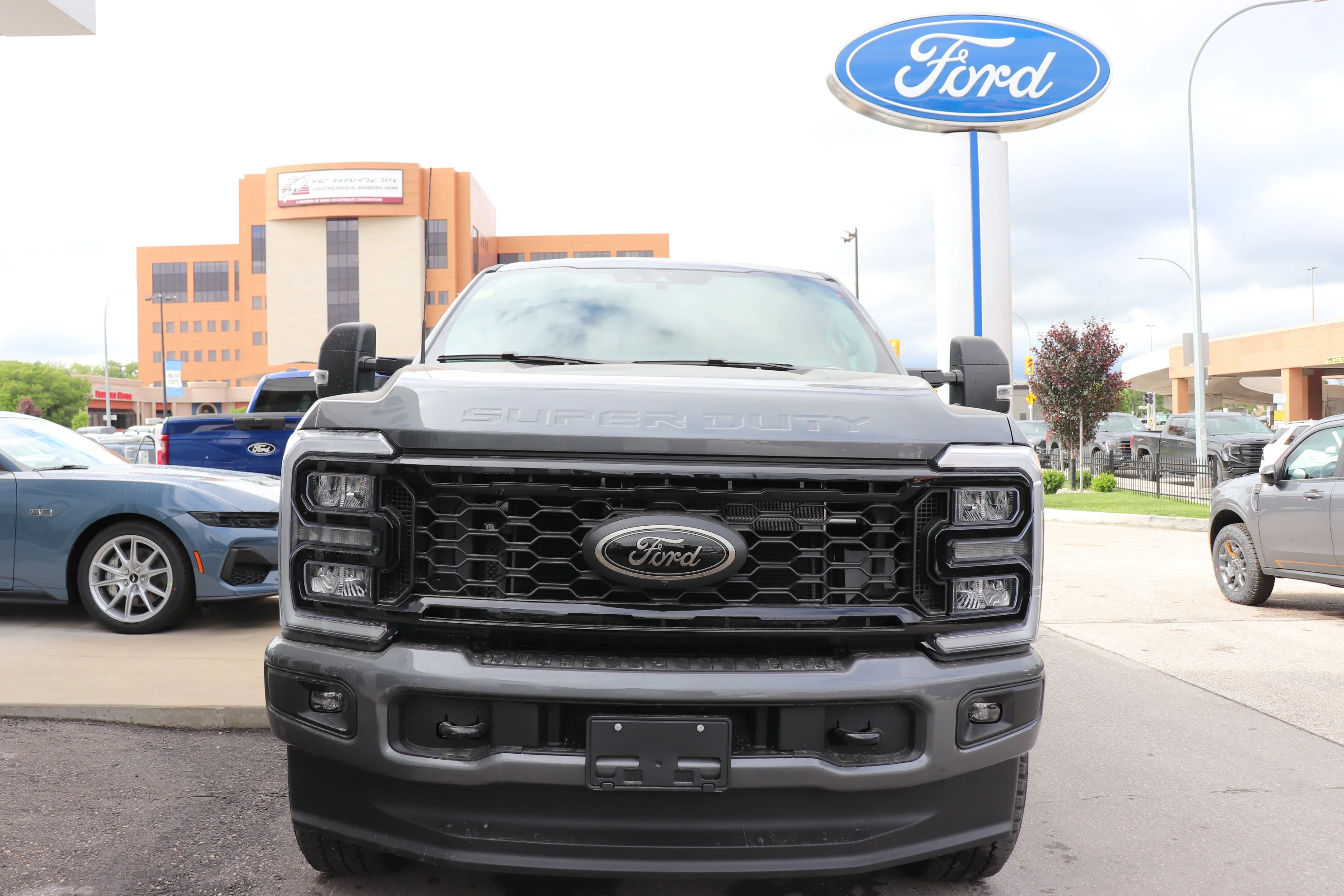 New 2026 CARBONIZED GREY METALLIC Ford XLT image 2