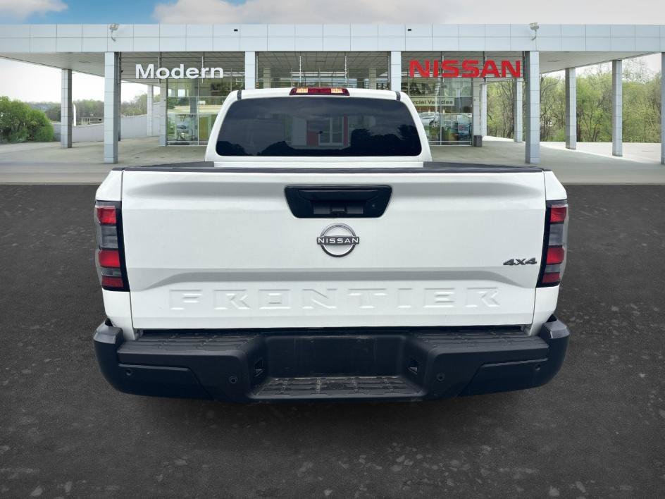 Certified Used 2025 Glacier White Nissan S image 7