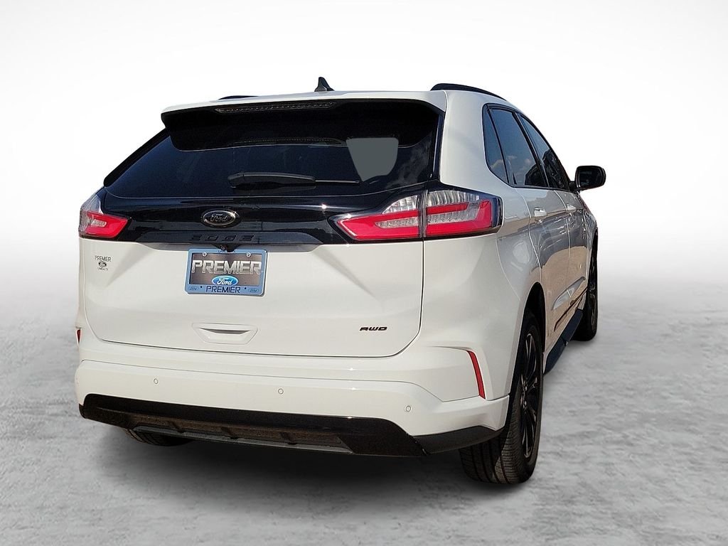 Used 2022 Oxford White Ford SE image 10