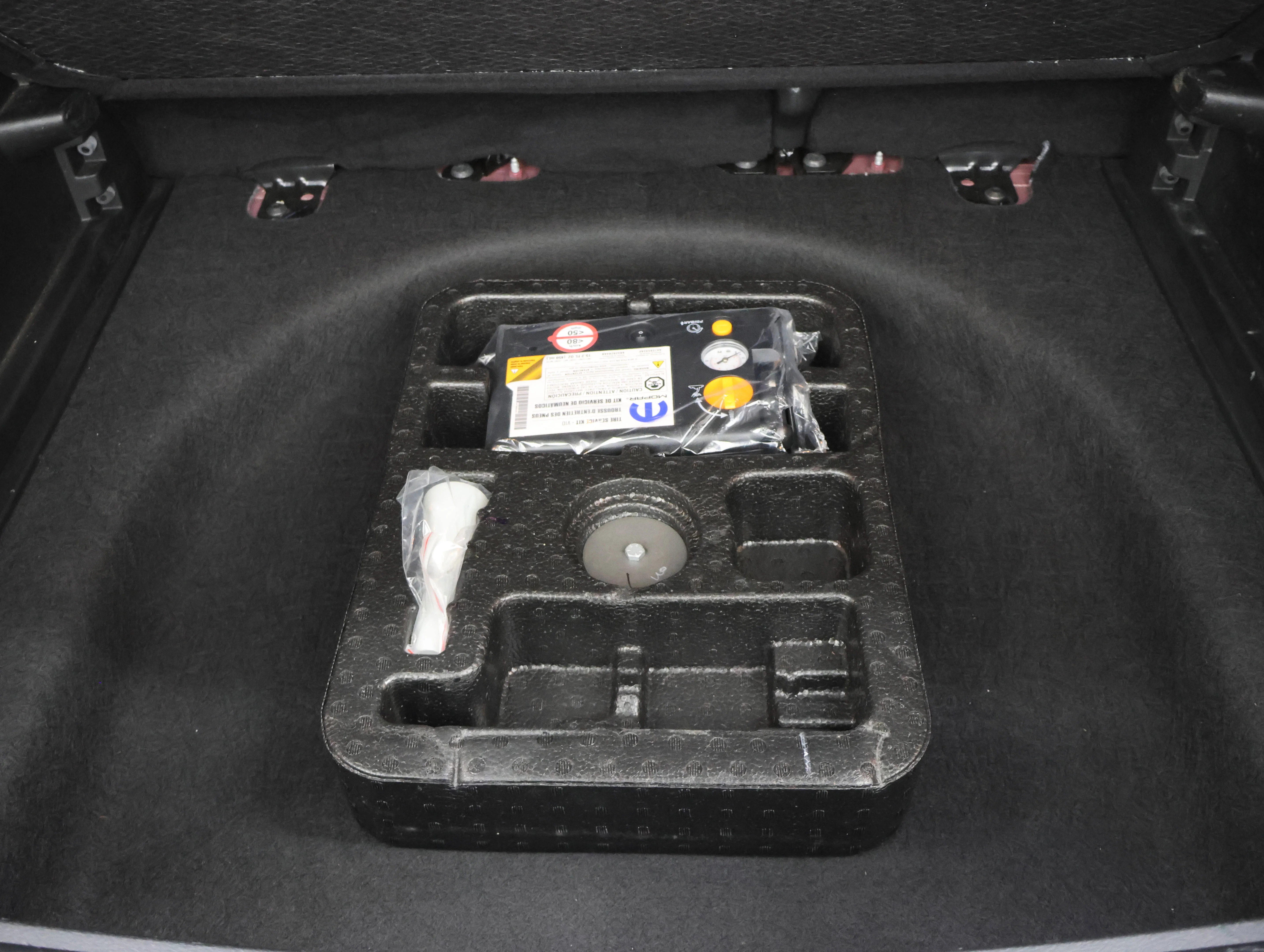 Used 2022 Redline Pearlcoat Jeep Limited image 29