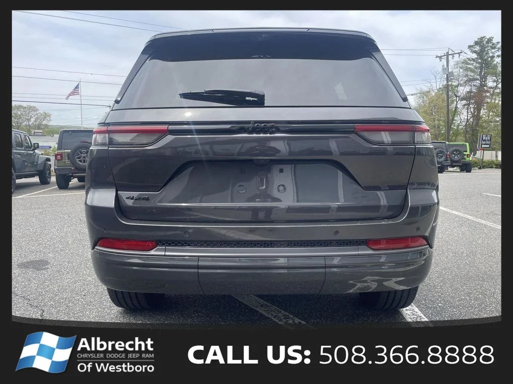 New 2026 Baltic Gray Metallic Clear-Coat Exterior Paint Jeep Limited Reserve image 4