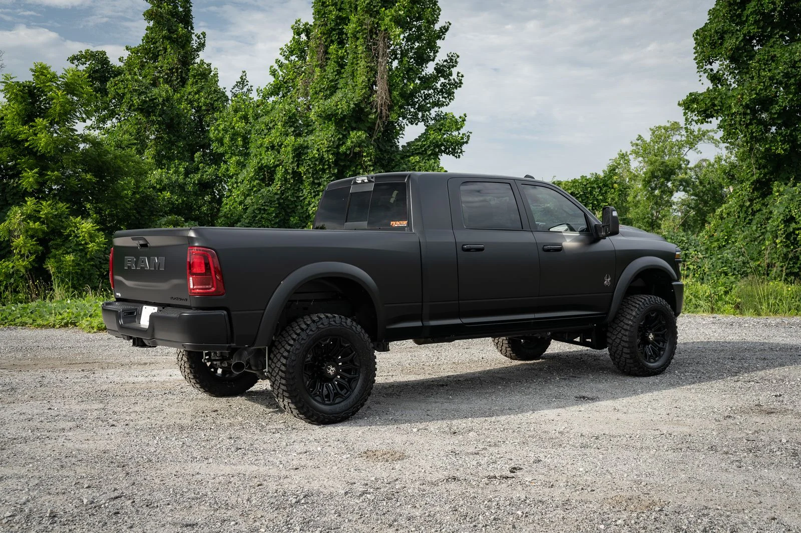 New 2026 Diamond Black Crystal Pearl-Coat Exterior Paint RAM Laramie with Black Widow Package image 20