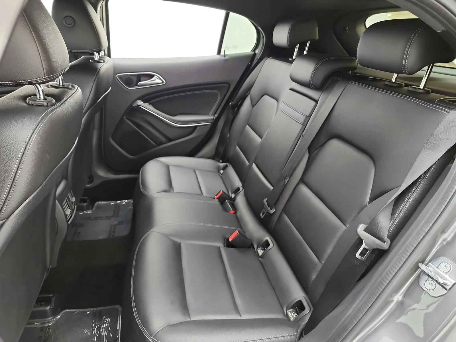 Used 2019 Mountain Grey Metallic Mercedes-Benz GLA 250 4MATIC® SUV image 13