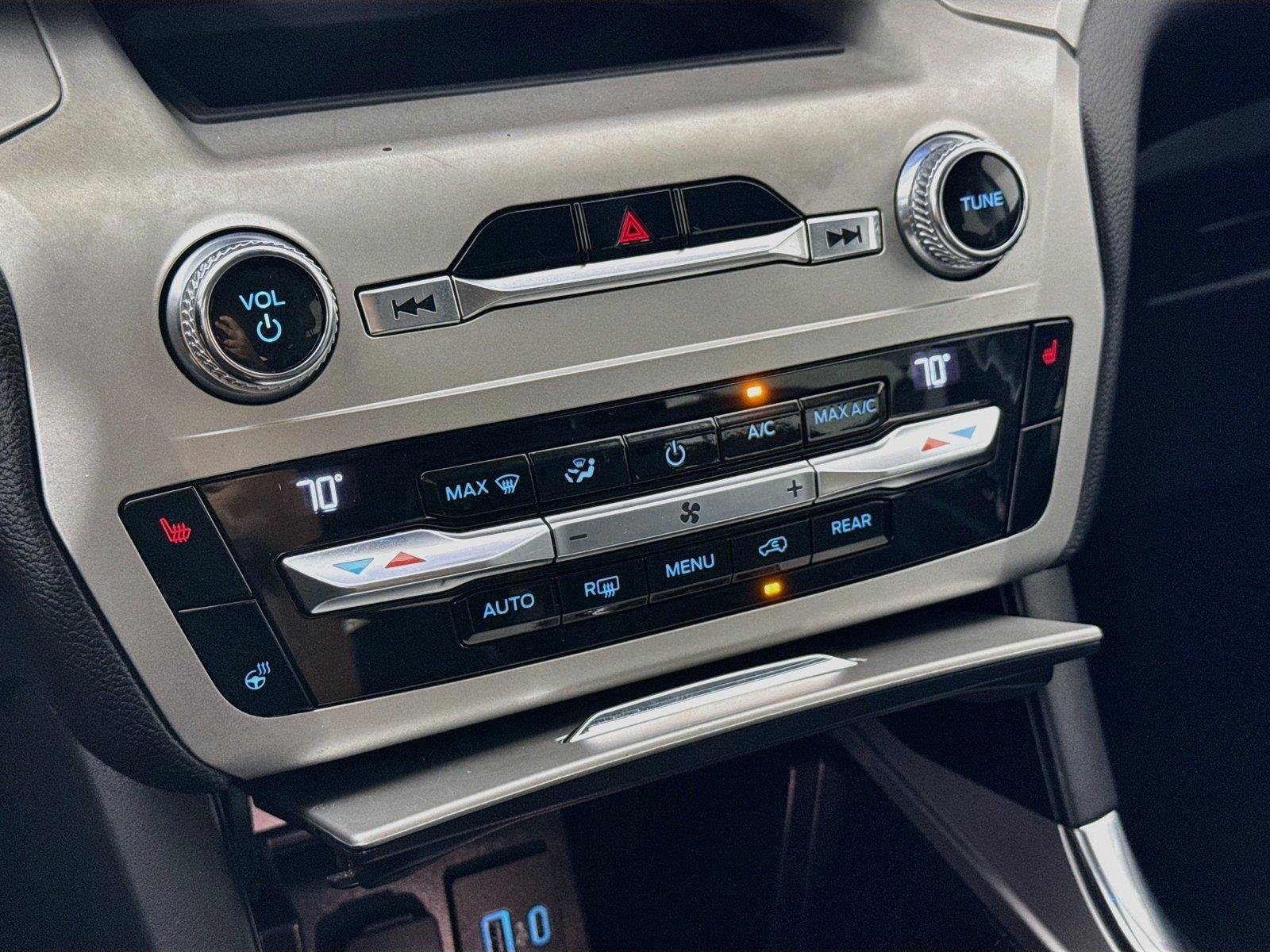 Used 2021 Oxford White Ford XLT image 24