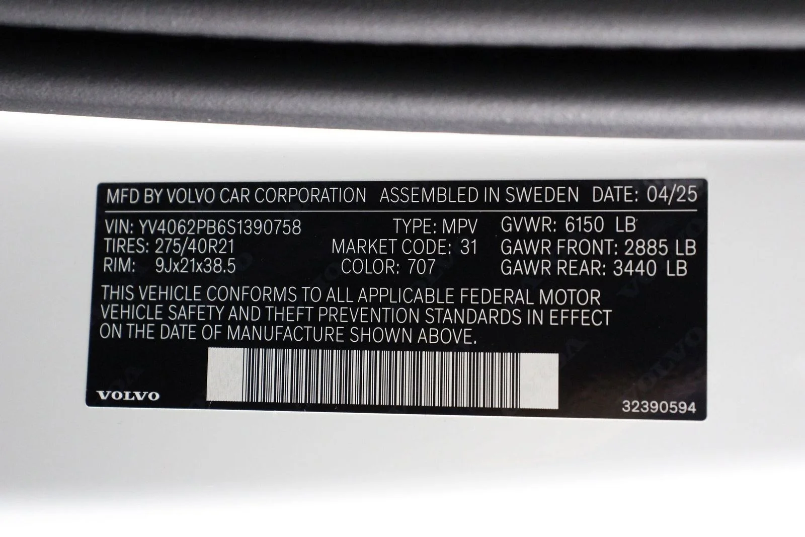 New 2025 White Volvo B6 Plus 7-Seater image 17
