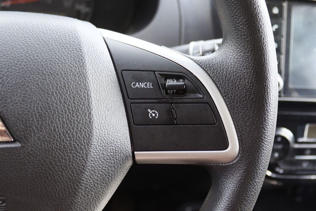 Used 2023 Red Mitsubishi ES image 17