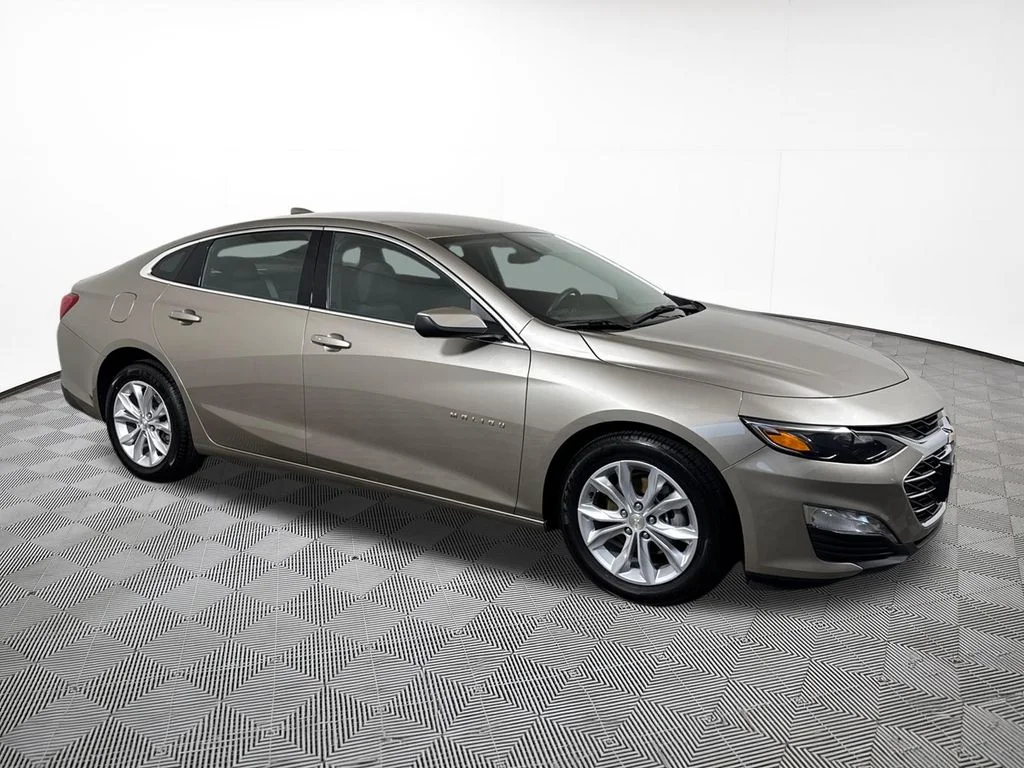 Used 2025 Gray Chevrolet LT image 5