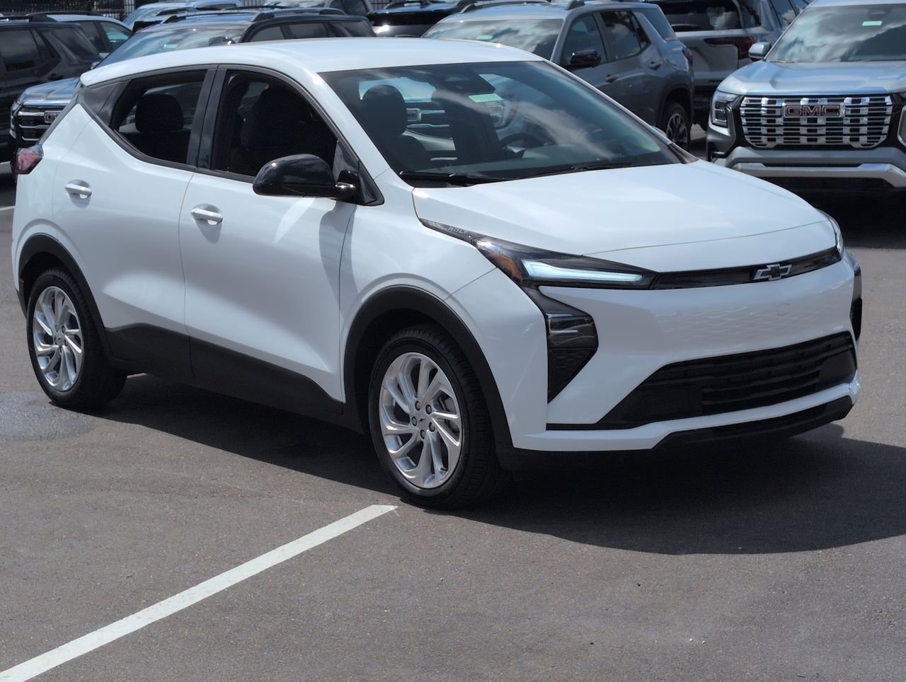 New 2027 Summit White Chevrolet LT image 2