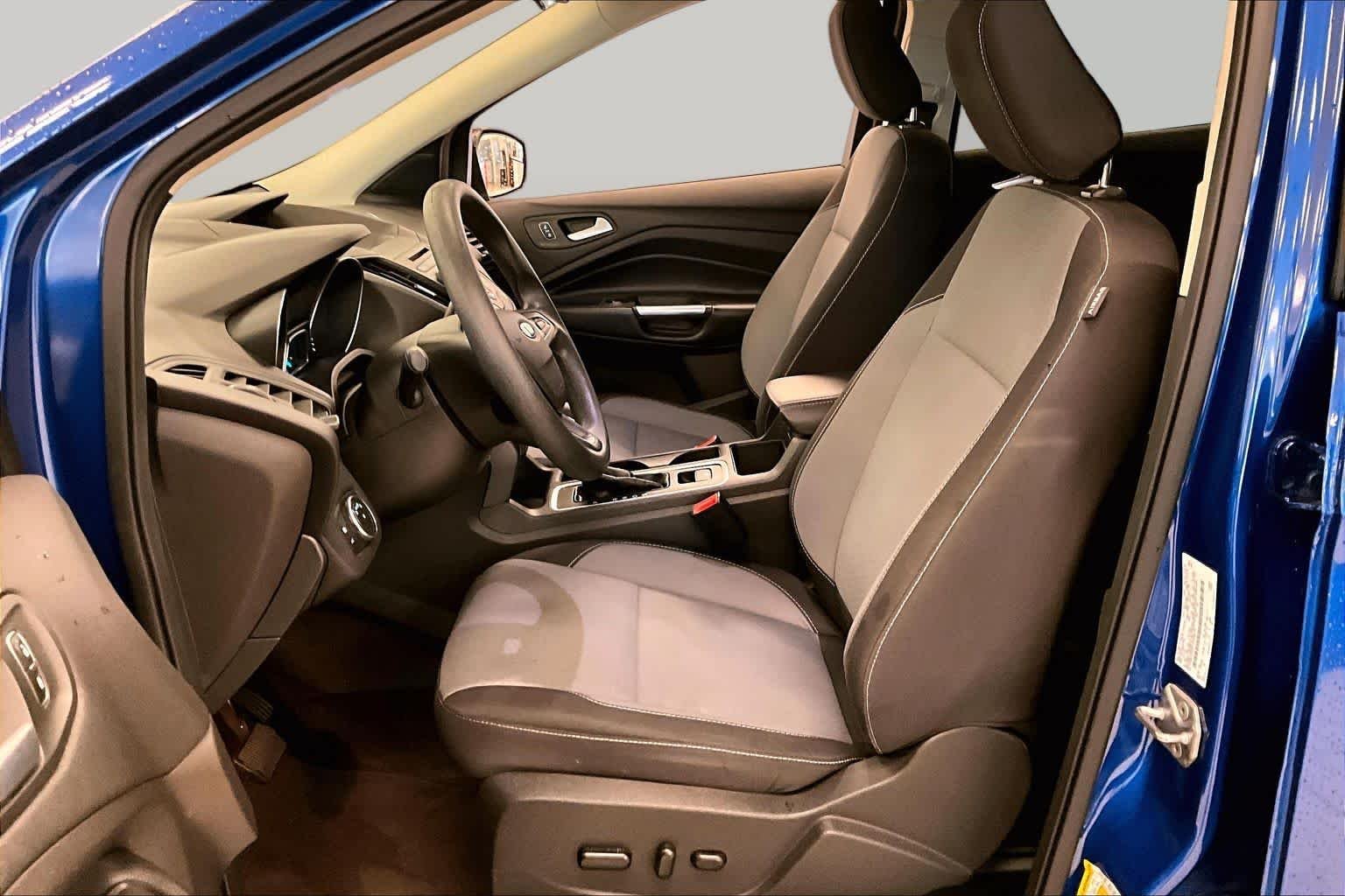 Used 2018 Lightning Blue Metallic Ford SE image 7