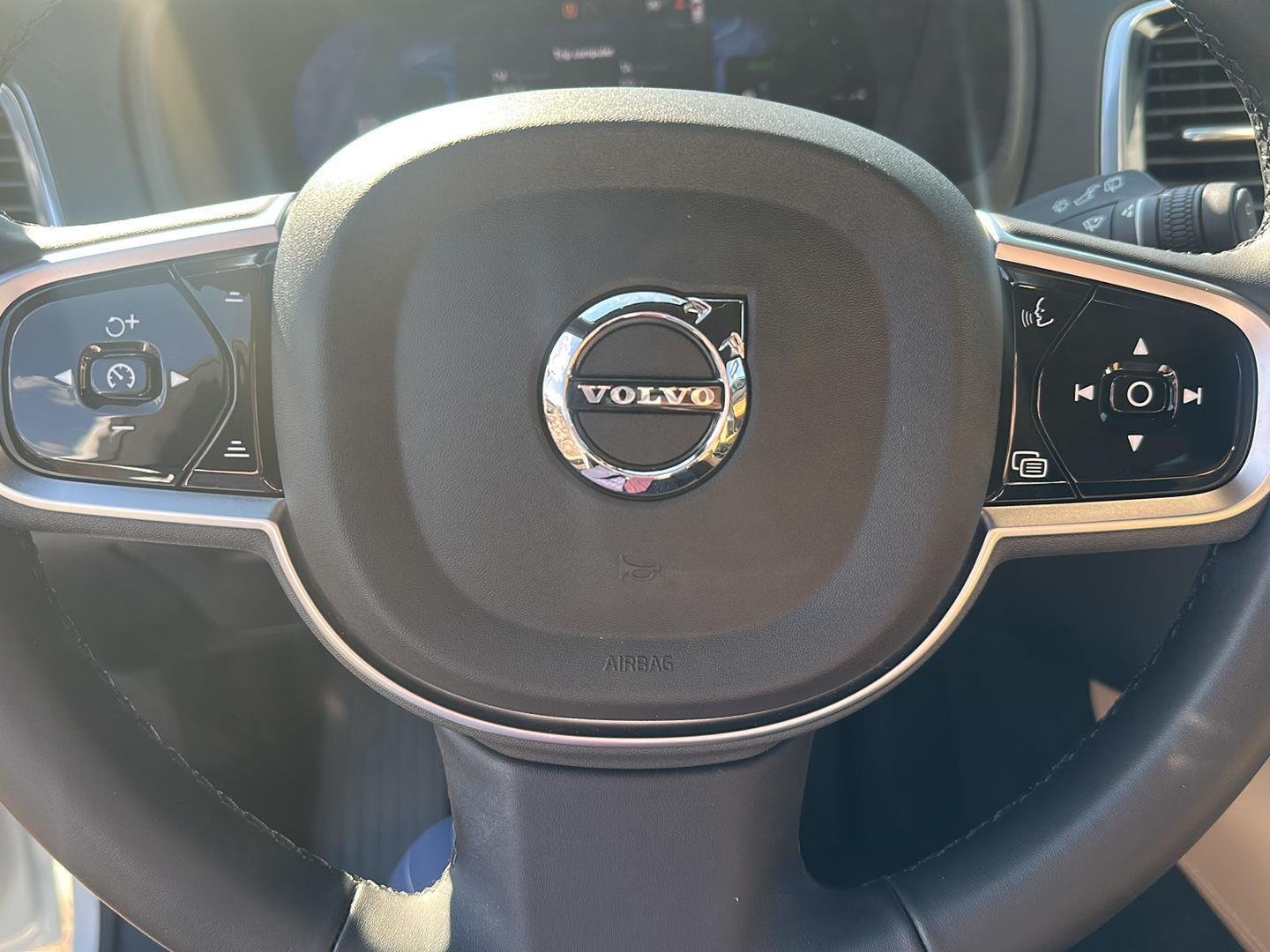 Used 2025 Crystal White Metallic Volvo Ultra image 10