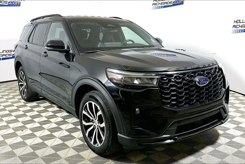 Certified Used 2025 Black Metallic Ford ST-Line image 3