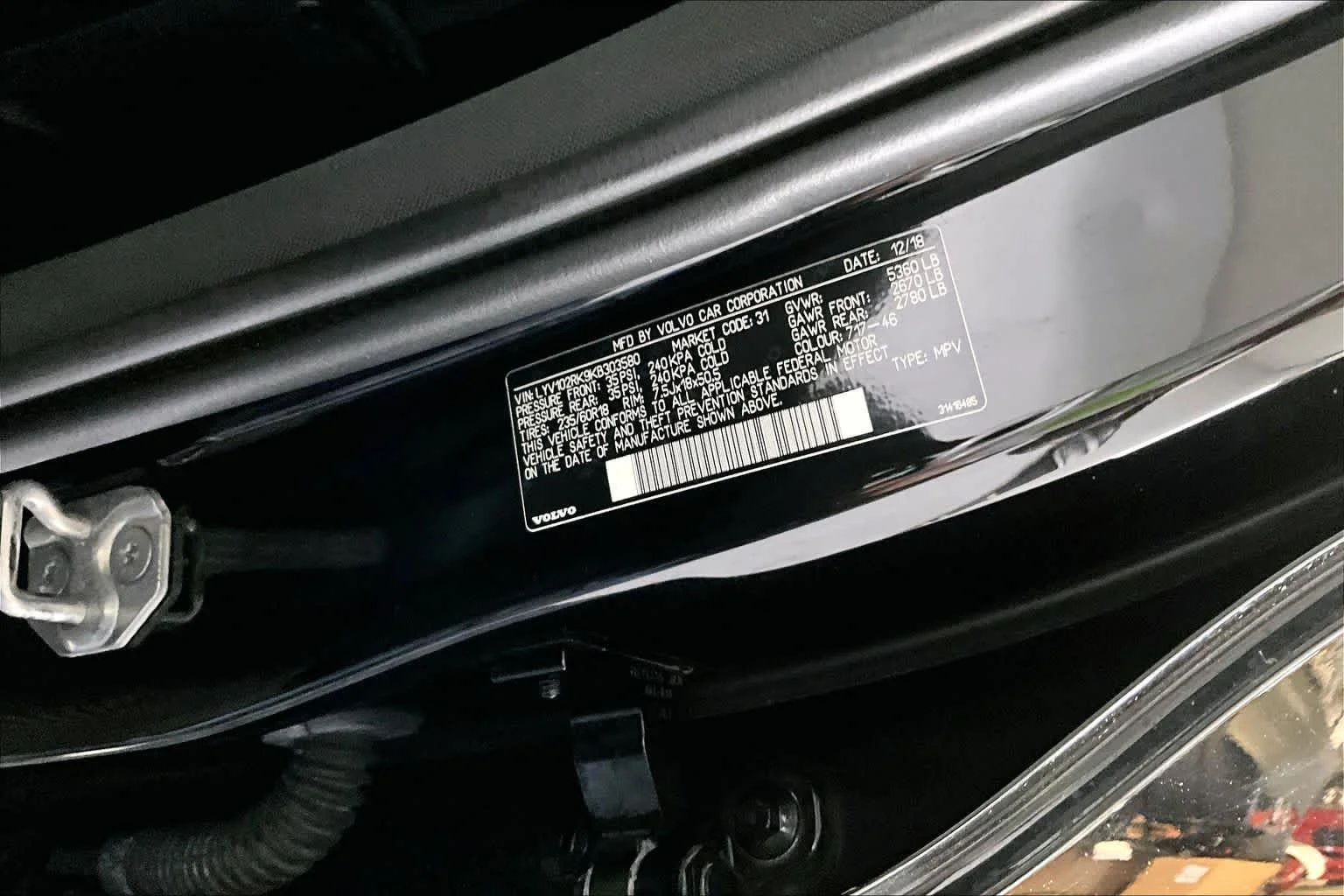 Certified Used 2019 Onyx Black Metallic Volvo Momentum image 31
