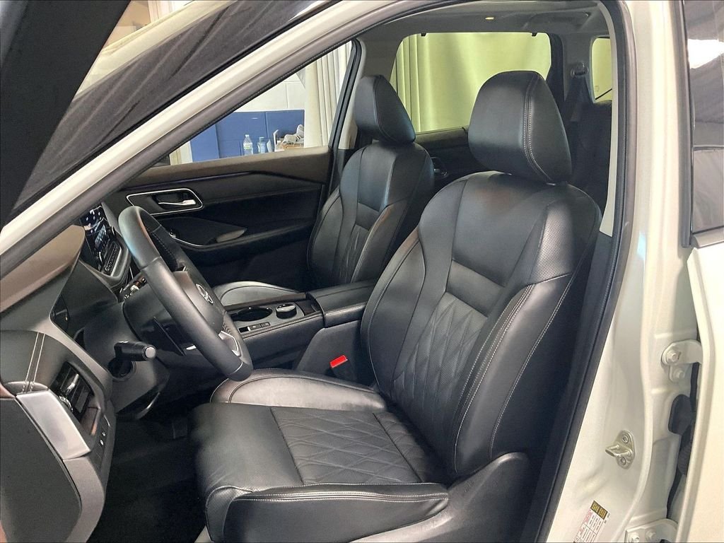 Used 2023 White Nissan Platinum image 10