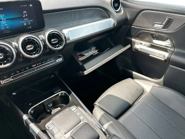 Used 2022 White Mercedes-Benz GLB 250 image 35