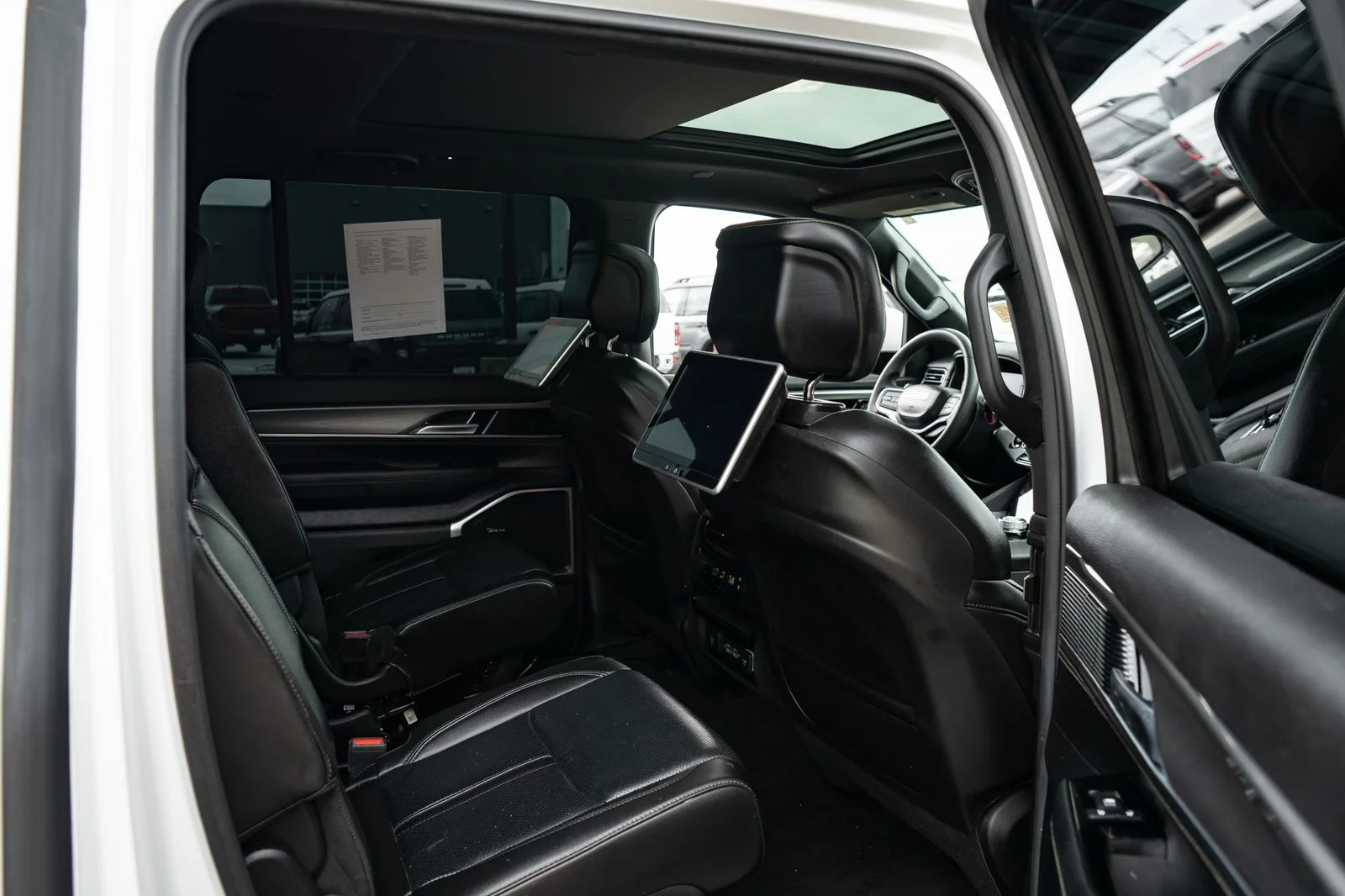 Used 2022 White Jeep Series I image 22