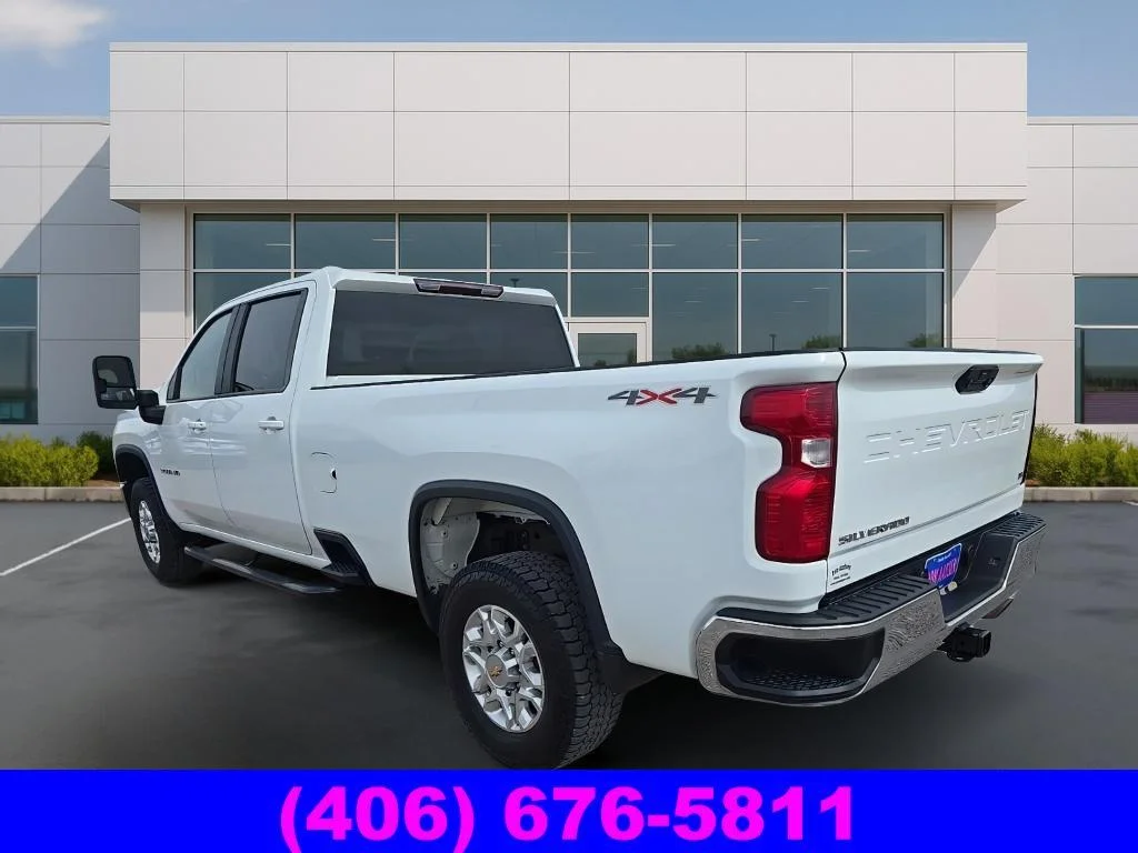 Used 2024 Summit White Chevrolet LT image 5