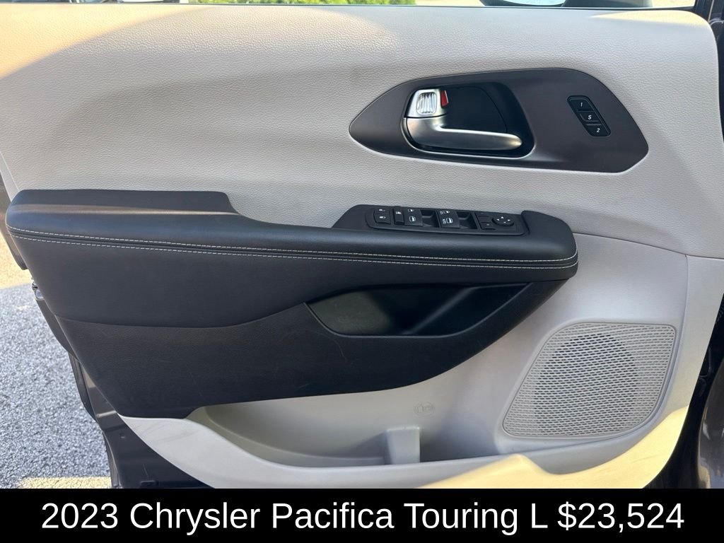 Used 2023 Crystal Metallic Chrysler Touring L image 11