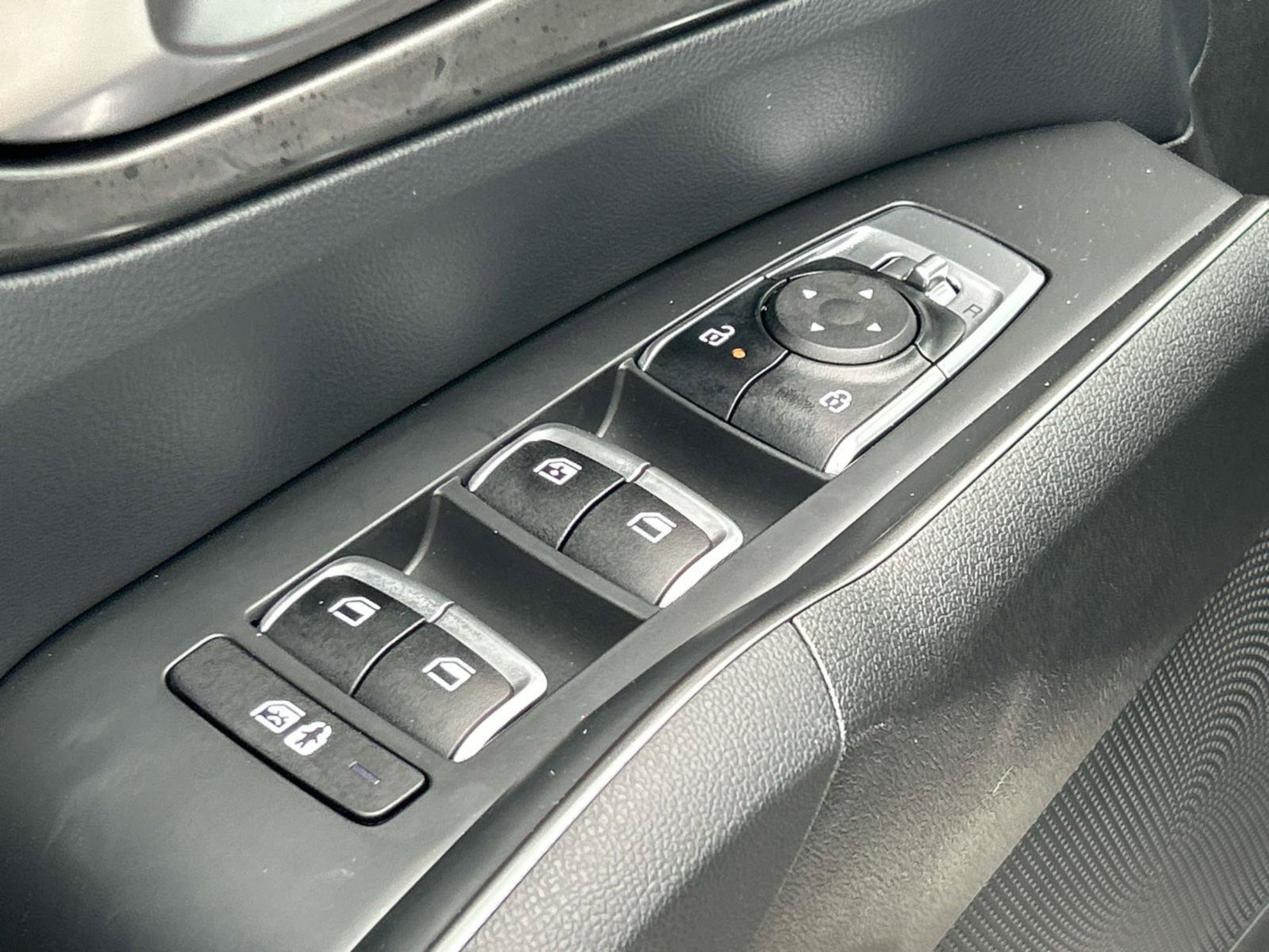 New 2026 Snow White Pearl Kia EX image 18