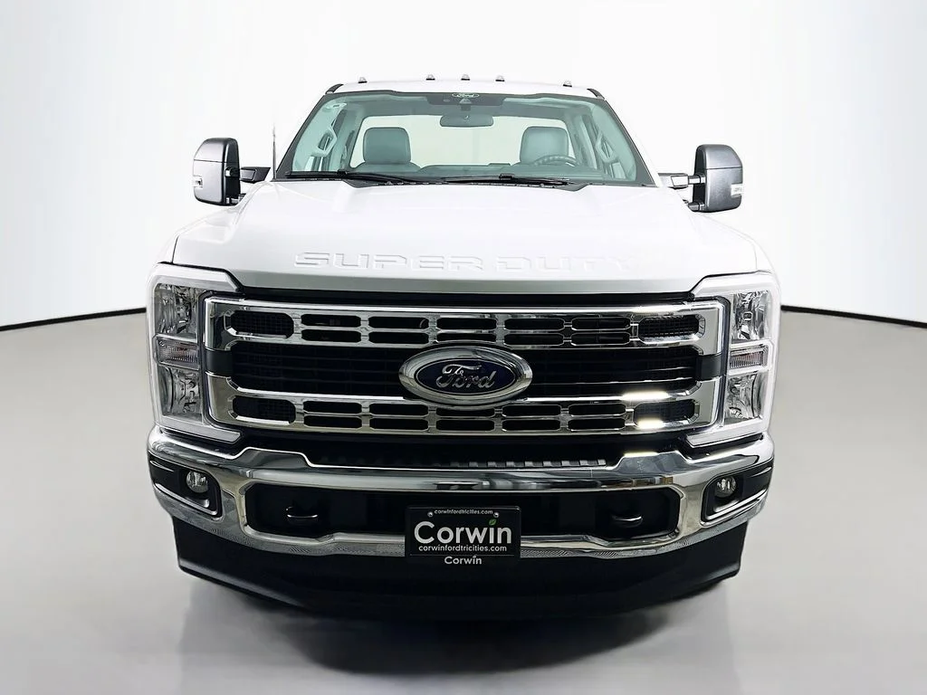 2025 Ford F-350 Super Duty Chassis Cab XL - Photo 4