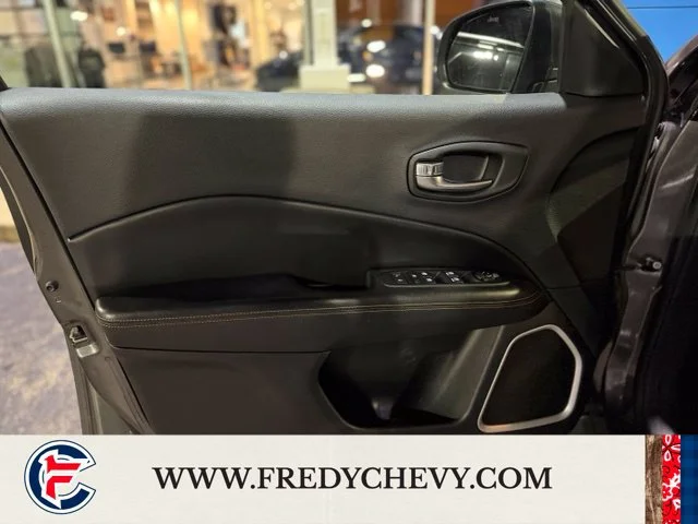 Used 2019 Gray Jeep Limited 4x4 image 22