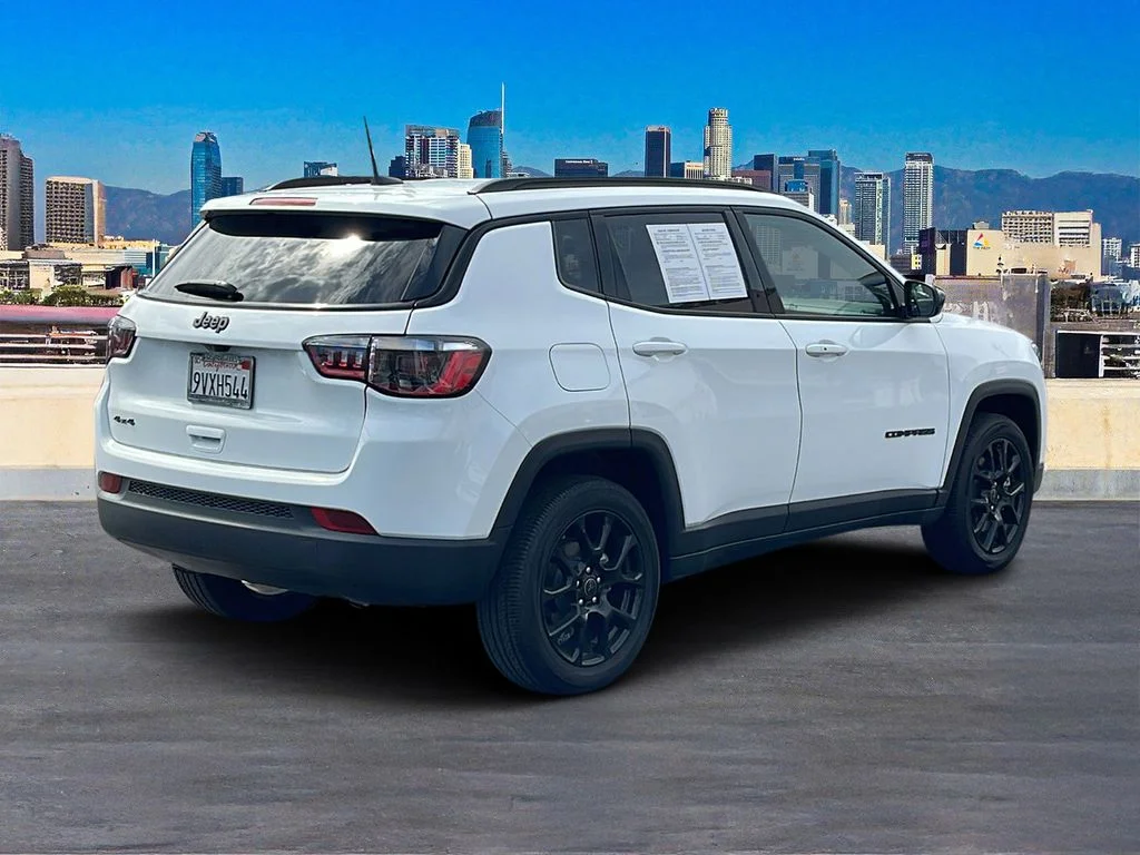 Used 2026 White Jeep Latitude image 4