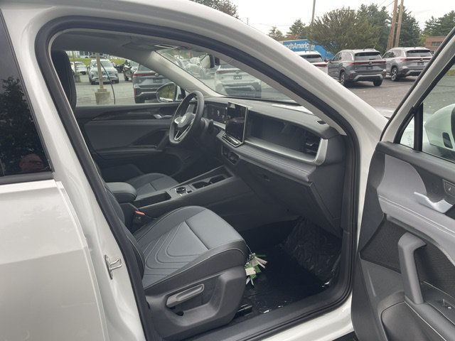New 2026 Pure White Volkswagen 2.0T SE image 5