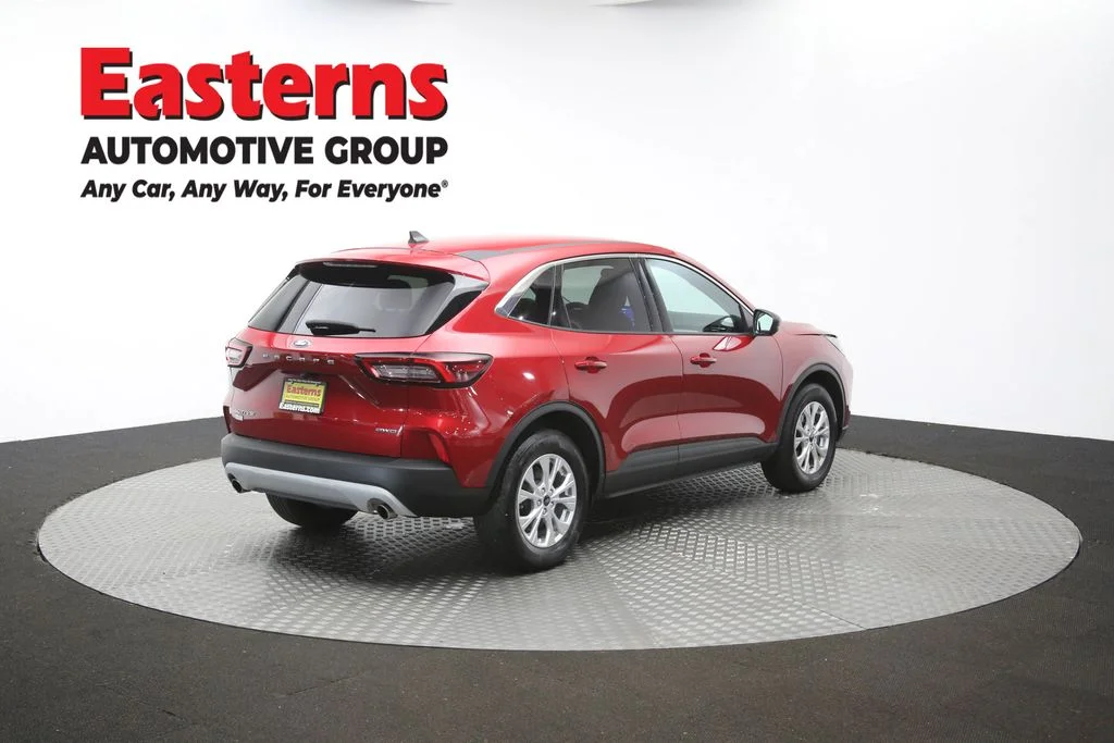 Used 2023 Red Ford Active image 41