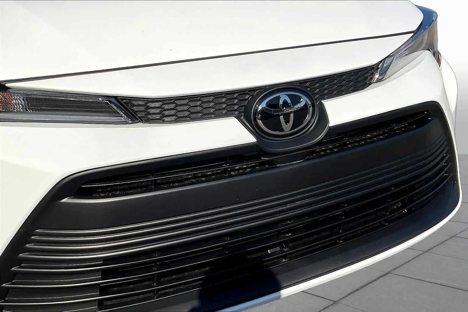 Used 2026 Ice Cap Toyota LE image 28