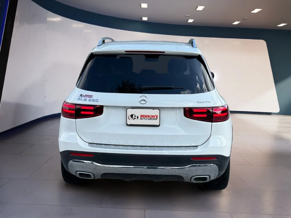 Used 2025  Mercedes-Benz GLB 250 image 4