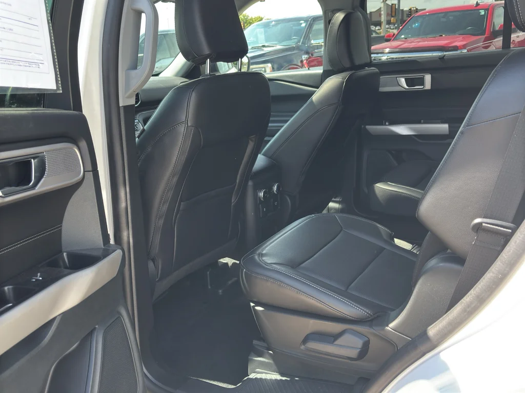 Used 2024 Star White Ford Limited image 12