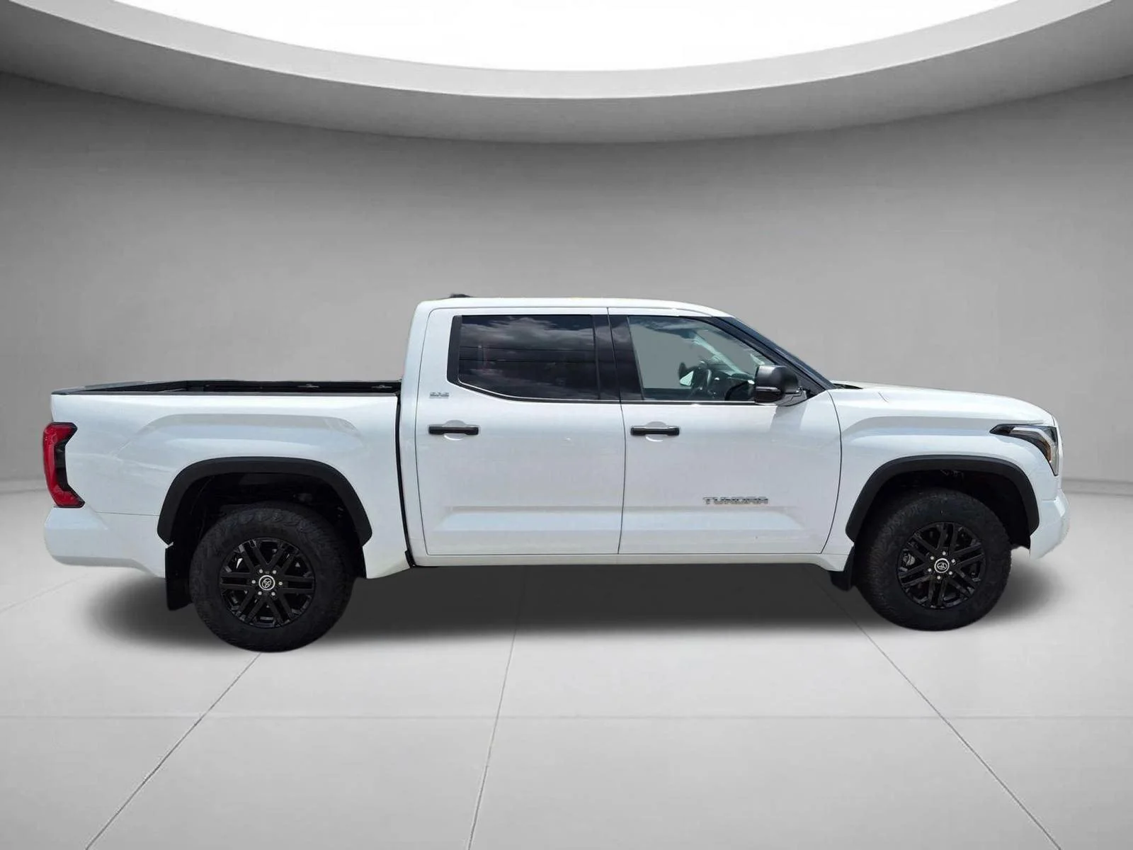 Used 2023 Ice Cap Toyota SR5 image 6