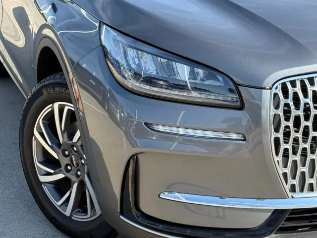 Used 2023 Gray Metallic Lincoln Standard image 4
