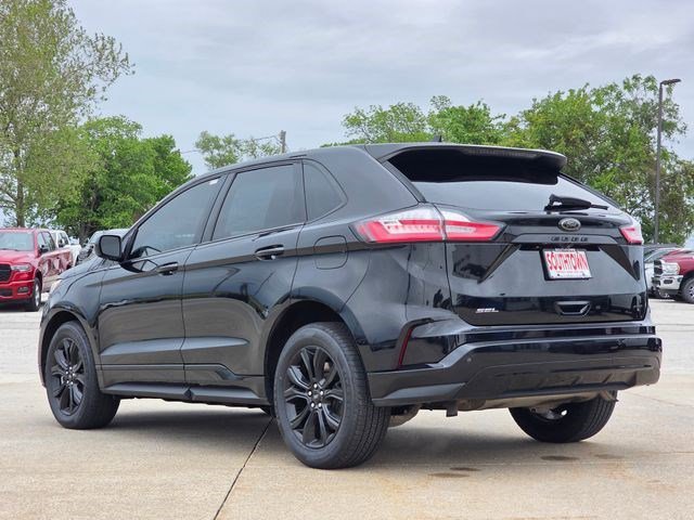 Used 2022 Black Metallic Ford SE image 5