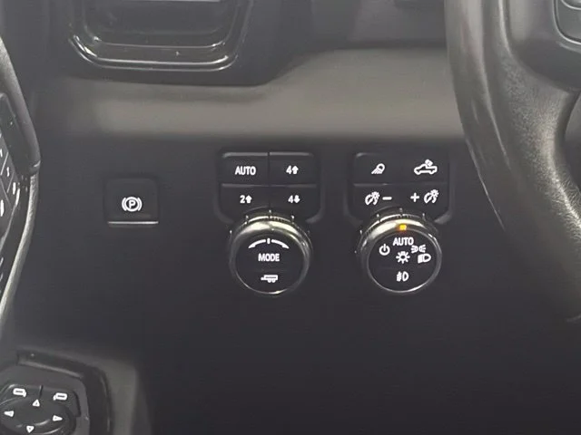 Used 2023 White GMC AT4 image 12